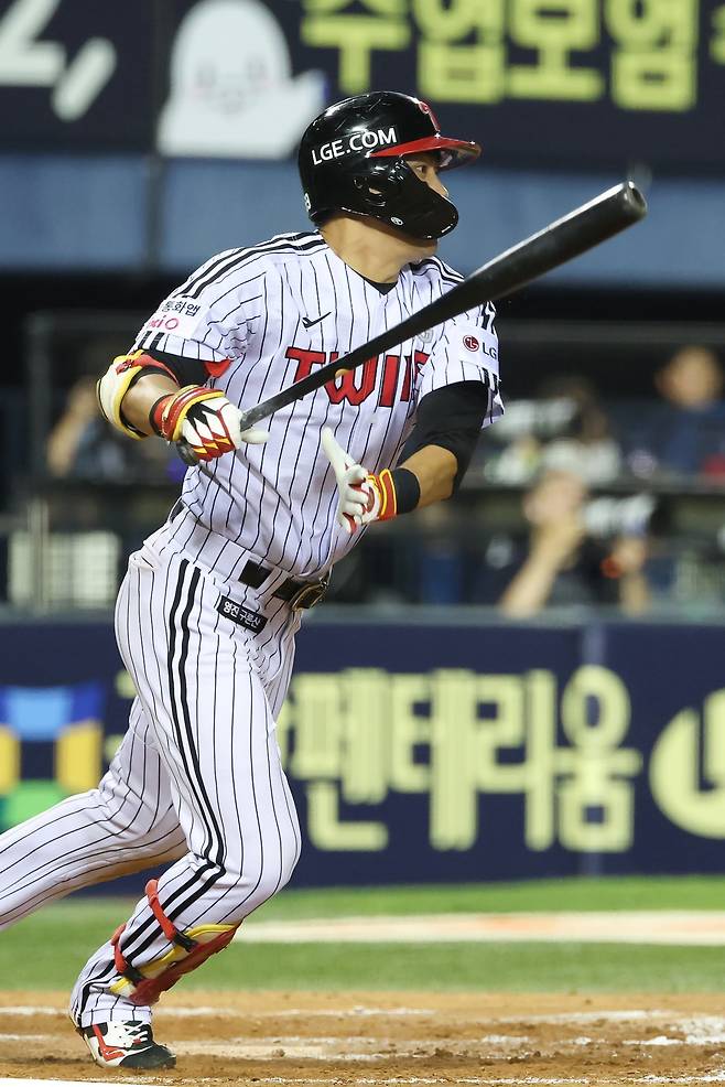 LG 천성호(사진)는 20일 잠실 롯데와 홈경기에서 2번타자 우익수로 선발출전해 4타수 2안타를 기록했다. 문성주의 부상으로 선발출전 기회를 잡아 이를 완벽하게 살리며 눈도장을 찍었다. 사진제공｜LG 트윈스