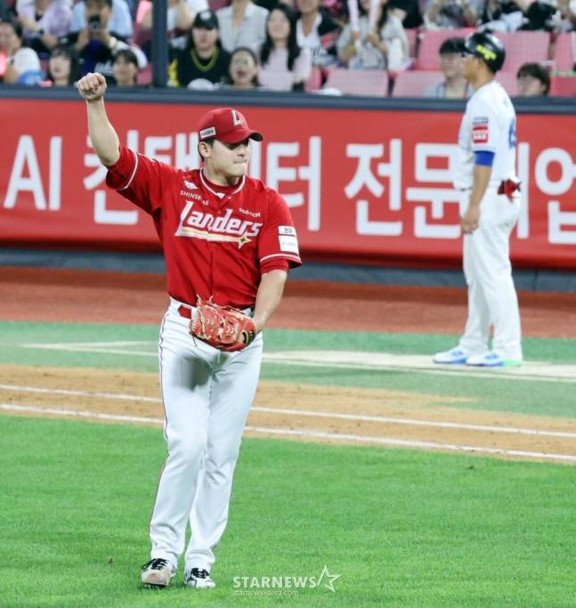 리드를 지켜낸 조병현이 기뻐하고 있다. /사진=강영조 선임기자