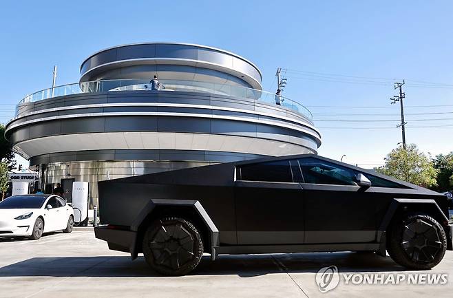 미 LA '테슬라 다이너'에 주차된 사이버트럭 [AFP 연합뉴스 자료사진. 재판매 및 DB 금지]