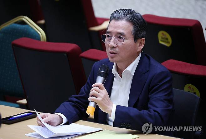 발언하는 김용범 정책실장 (서울=연합뉴스) 한상균 기자 = 김용범 정책실장이 20일 용산 대통령실에서 기자간담회를 하고 있다. 2025.8.20 xyz@yna.co.kr