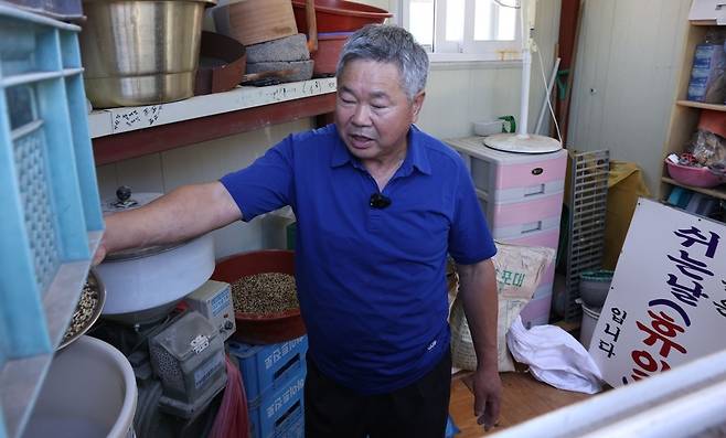 ▲ 백령도 진촌면 시골메밀 칼국수 의 냉면은 백령도 산 메밀만 사용한다. 본인만의 비법으로 직접 제조하고 반죽을 만들어 냉면을 만든다. /양진수기자 photosmith@incheonilbo.com