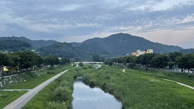 청연루에서 바라본 일몰. 전현아 기자