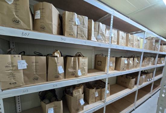 빵 냉장보관소 내부 모습. 성심당 빵으로 가득 차 있다.