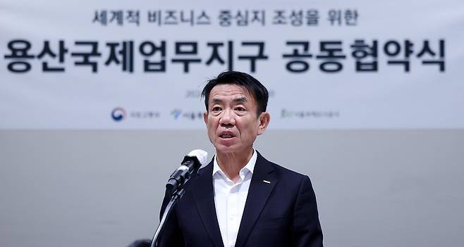 한문희 코레일 사장이 지난해 11월 28일 서울 용산구 서울드래곤시티호텔에서 열린 용산국제업무지구 개발계획 공동협약식에서 인사말을 하고 있다. 사진=뉴시스