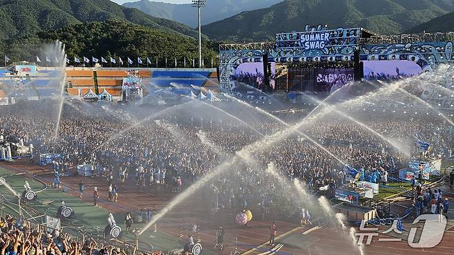 지난달 26일 속초에서 열린 싸이 흠뻑쇼.(속초시 제공, 재판매 및 DB 금지) 2025.8.20/뉴스1
