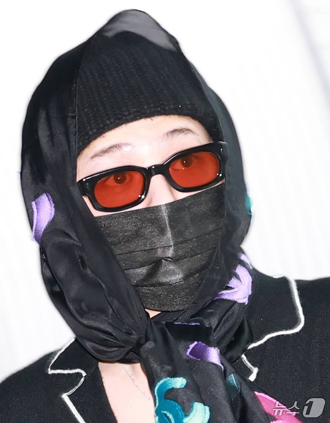 빅뱅 지드래곤(GD)이 해외 일정을 위해 20일 오후 인천국제공항에 도착해 미국 뉴욕으로 출국하고 있다. ⓒ News1 권현진 기자