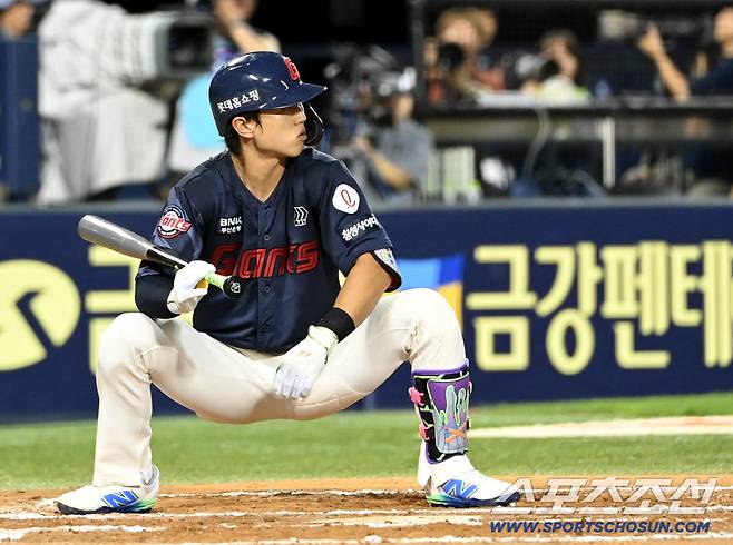 19일 잠실야구장에서 열린 롯데와 LG의 경기, 6회초 1사 만루 전민재가 삼진을 당하며 아쉬워하고 있다. 잠실=허상욱 기자wook@sportschosun.com/2025.08.19/