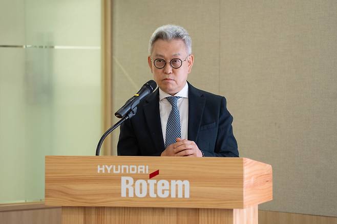 이정엽 현대로템 디펜스솔루션사업본부 부사장이 14일 창원공장에서 비전을 밝히고 있다./현대로템 제공