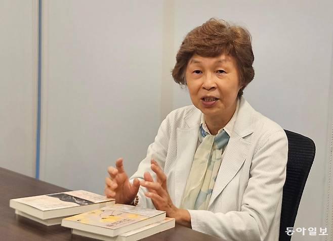 책 ‘단식 존엄사’의 저자이자 대만 중산대 의대 재활의학과 비류잉 교수. 비 교수의 어머니는 물과 음식 섭취를 중단하는 ‘단식 존엄사’를 선택했다. 
타이베이=김소영 기자 ksy@donga.com