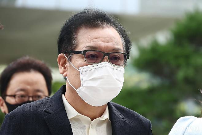 김건희 여사의 ‘통일교 청탁 의혹’ 당사자로 알려진 건진법사 전성배 씨가 18일 오전 서울 종로구에 마련된 김건희 특검팀(특별검사 민중기) 사무실로 조사를 받기 위해 출석하고 있다. 2025.08.18 신원건 기자 laputa@donga.com