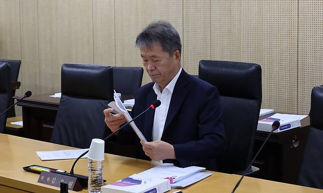 김용원 상임위원이 21일 오전 서울 중구 인권위 상임위원회에 참석하고 있다. 정용일 선임기자 yongil@hani.co.kr