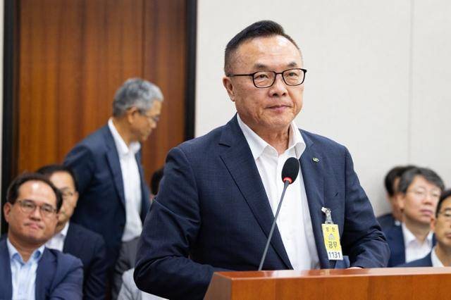 황주호 한국수력원자력 사장이 19일 서울 여의도 국회에서 열린 제428회 국회(임시회) 산업통상자원중소벤처기업위원회 제2차 전체회의에 출석해 의원 질의를 경청하고 있다. 뉴스1