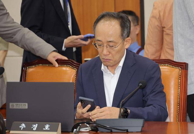 추경호 국민의힘 의원이 21일 국회에서 열린 정무위원회에 참석하고 있다. 연합뉴스