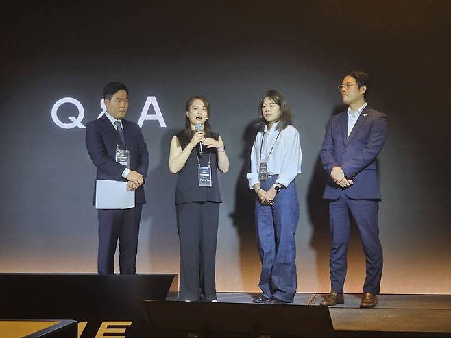 질의응답 중인 헤일리 유 드리미 GTM 매니저(왼쪽에서 두 번째)와 전재동 코오롱글로벌 팀장(맨 오른쪽) / 출처=IT동아