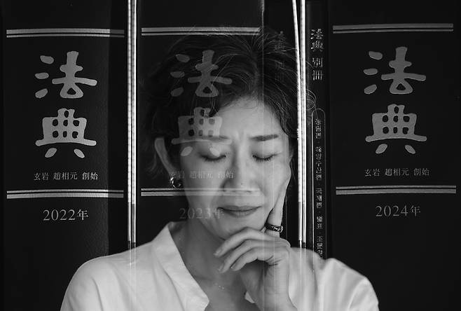 조상원 회장은 만든 『법전』에 ‘책바치’로서 장인정신이 오롯이 담겨있다. 일일이 골방에서 법조문 표를 만들어 번호를 붙이고, 조문의 형식을 만들어 가내수공업처럼 집자해서 만들었으니 말이다. 그러니 스스로 ‘책바치’라 일컬은 게다