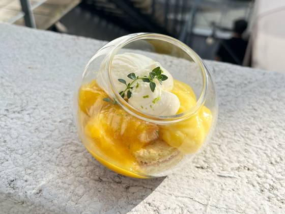 망고와 패션프루트, 라임의 조화를 즐길 수 있는 이그조틱 베린느. 사진 안미연