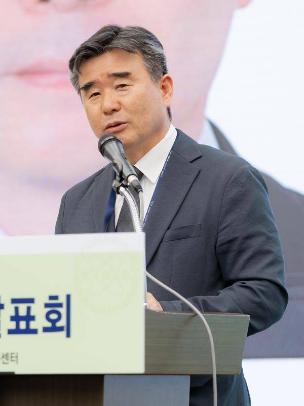 한국원자력학회 이기복 회장이 지난 20일 이재명 정부의 원전 정책을 평가하고 있다.  한국원자력학회 제공