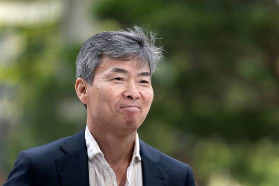 Lee Jong-ho, who managed Kim Keon Hee's bank account, attends a questioning session held by the special counsel team in central Seoul on July 30. [NEWS1]