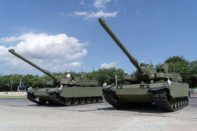 지난 14일 경남 창원시 현대로템 공장에서  폴란드로의 수출을 앞두고 있는 K2GF 전차가 성능 시연을 하고 있다.[현대로템]