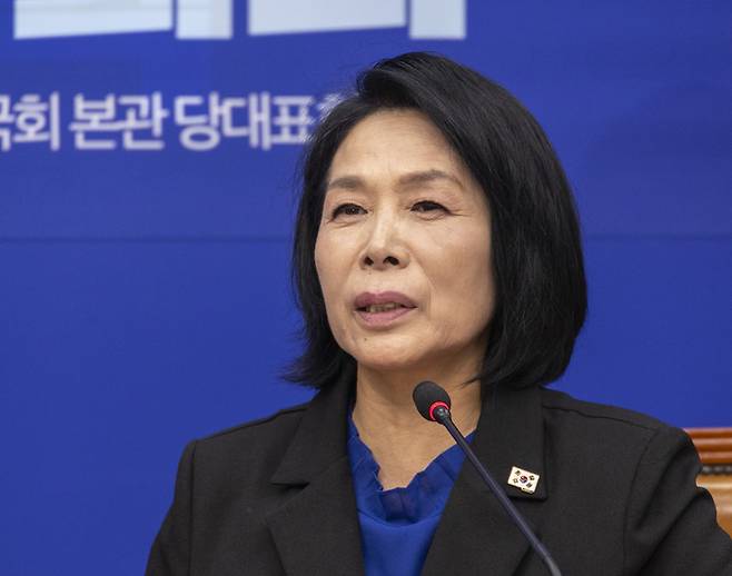 더불어민주당 국민주권 언론개혁 특별위원회 최민희 위원이 지난 14일 국회에서 열린 특위 출범식 및 1차 회의에서 발언하고 있다. [사진 출처 = 연합뉴스]