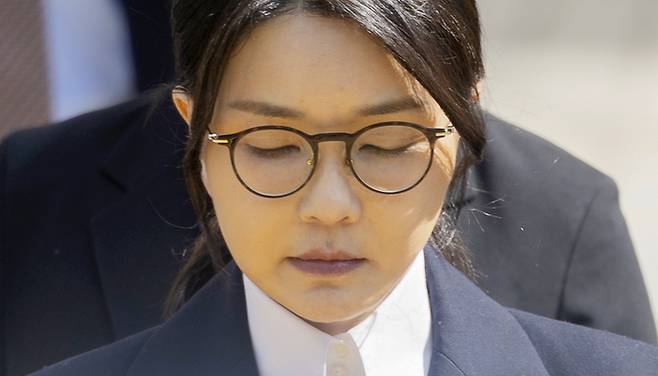 윤석열 전 대통령 부인 김건희 여사가 지난 12일 구속 전 피의자 심문(영장실질심사)을 마친 뒤 서울 서초구 서울중앙지법 청사를 나서고 있다. [사진공동취재단]
