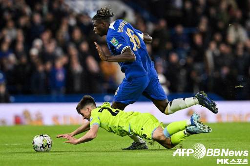 모란(아래쪽)은 잉글랜드 2부리그 챔피언십에서 뛰었다. 사진=ⓒAFPBBNews = News1