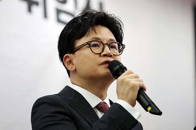지난 11일 오후 광주 서구 홀리데이인 광주호텔에서 열린 김화진 국민의힘 전남도당위원장 취임식에서 한동훈 전 대표가 축사하고 있다. [연합]