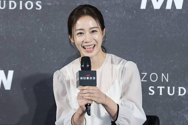 배우 김태희가 21일 서울 CGV용산아이파크몰에서 열린 영화 '버터플라이' 기자간담회에서 인사말을 하고 있다.  연합뉴스