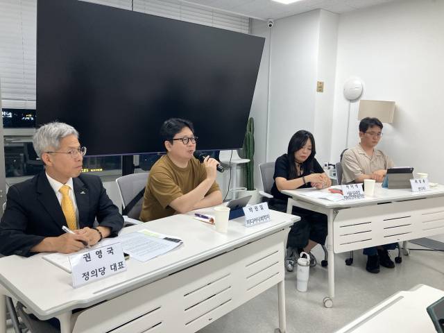 ▲정의당이 주최한 '조국 사면 이후, 우리가 멈추지 말아야 할 이야기' 좌담회가 20일 저녁 서울 광화문 인근에서 열렸다.ⓒ프레시안(손가영)