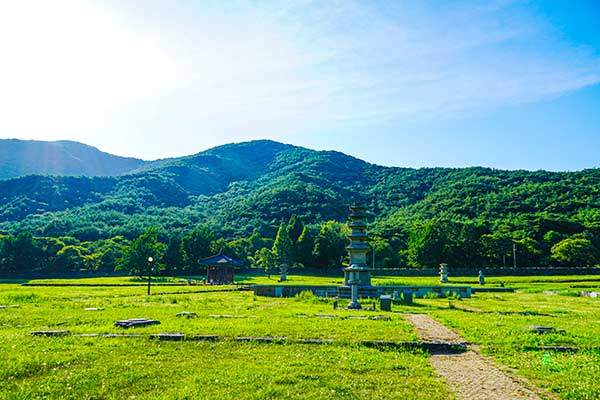 충남 보령 성주산 자락 아래 천년고찰인 성주사지. 신라 말 구산선문 중 하나로 규모가 가장 컸다. 임진왜란 이후 소실되어 현재의 모습이다.