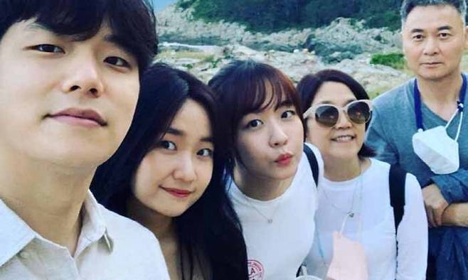 가족사진(남편 조대원 씨와 자녀들), 이성미 인스타그램