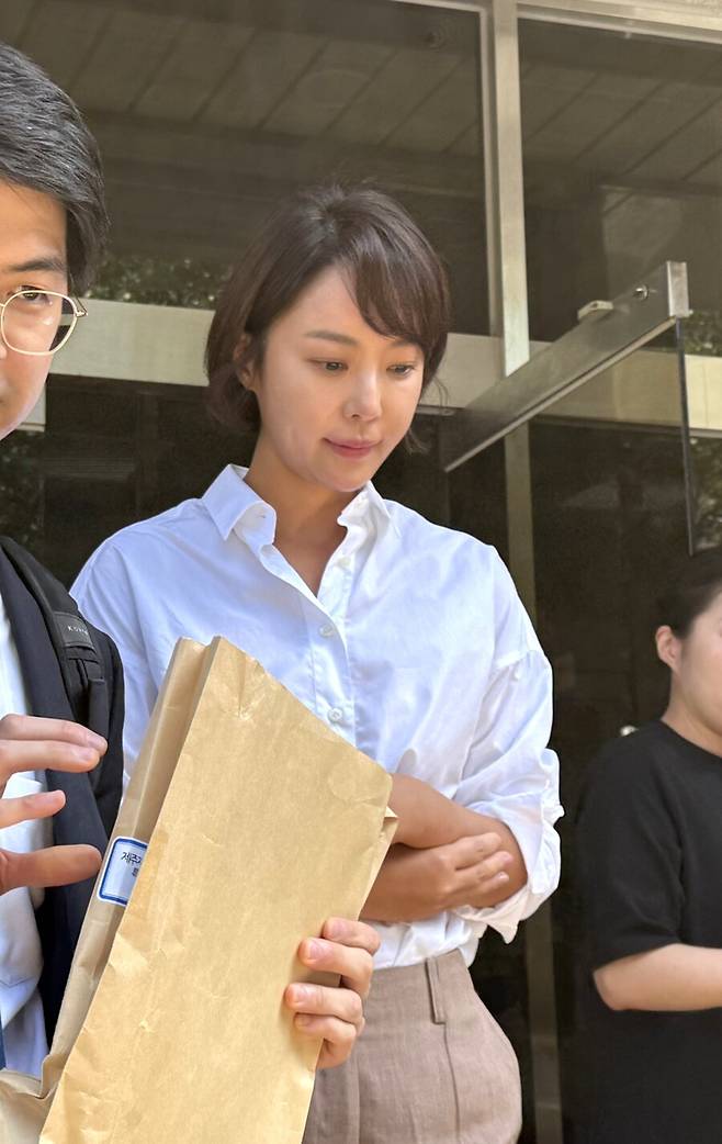 ▲ 회삿돈 43억 횡령 혐의 재판 선고 공판에 참석한 황정음. ⓒ연합뉴스