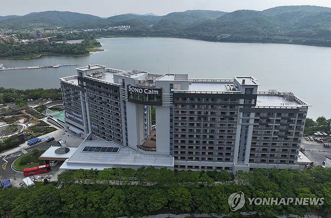 'VIP 모셔라'…경주 APEC 앞두고 리모델링 나선 호텔 (경주=연합뉴스) 윤관식 기자 = 21일 경북 경주시 소노캄 경주 호텔이 APEC 정상회의 개최를 앞두고 VIP유치를 위해 리모델링 공사중인 모습. 2025.8.21 psik@yna.co.kr