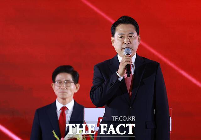 장동혁 국민의힘 당대표 후보가 22일 충북 청주오스코에서 열린 국민의힘 제6차 전당대회에서 최종 2인 선출 후 인사말을 하고 있다. /청주=배정한 기자