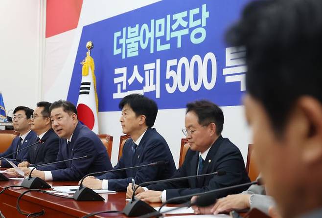 6월 23일 서울 여의도 국회에서 열린 더불어민주당 코스피 5000 특별위원회에서 김병기 원내대표가 발언하고 있다. ⓒ뉴시스