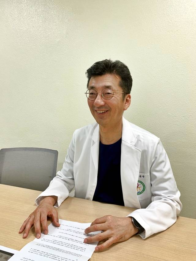 김진우 강릉원주대 치의학과 교수가 21일 디지털타임스와 인터뷰하고 있다. 강민성 기자