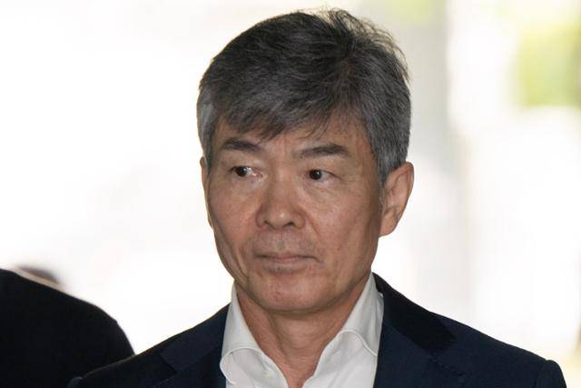 이종호 전 블랙펄인베스트 대표가 5일 서울 서초구 서울중앙지법에서 열리는 구속 전 피의자 심문(영장실질심사)에 출석하고 있다. 박시몬 기자