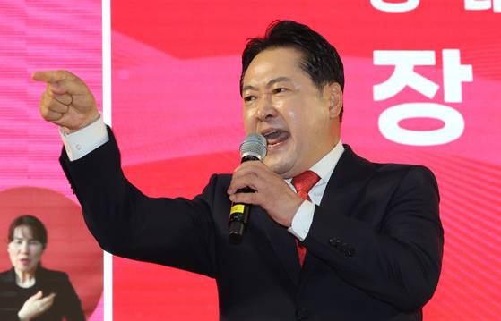 장동혁 국민의힘 당대표 후보가 13일 대전 배재대에서 열린 국민의힘 제6차 전당대회 충청·호남 합동연설회에서 지지를 호소하고 있다. [뉴스1]