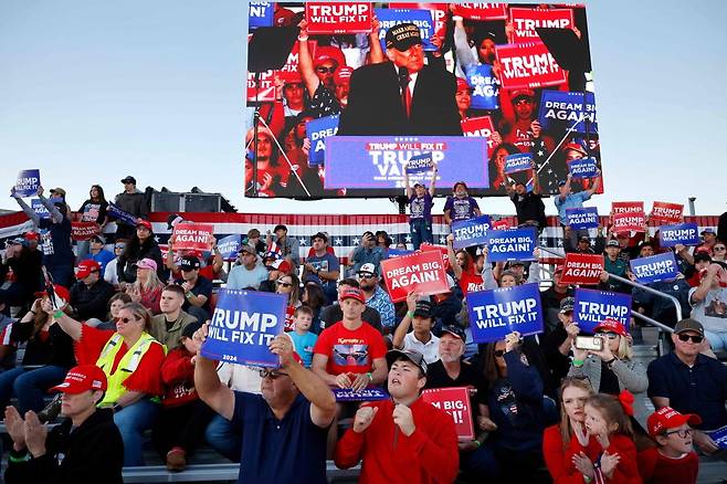 지난해 11월 미국 대선을 앞두고 도널드 트럼프 당시 후보가 노스캐롤라이나주에서 유세를 하고 있다. AFP연합뉴스