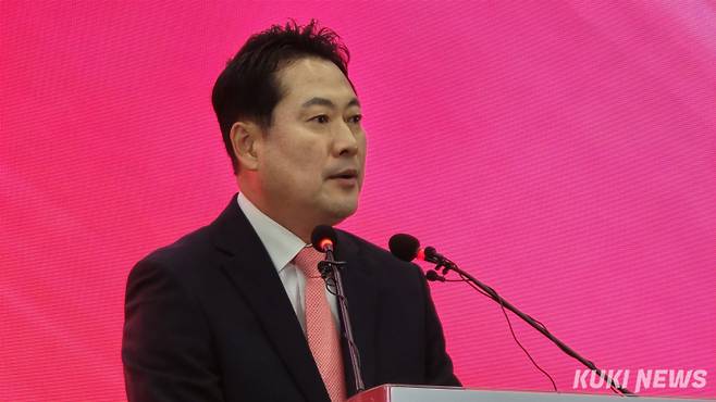장동혁 국민의힘 당대표 후보가 22일 ‘제6차 국민의힘 전당대회’ 결선에 진출한 후 기자회견을 하고 있다. 임현범 기자