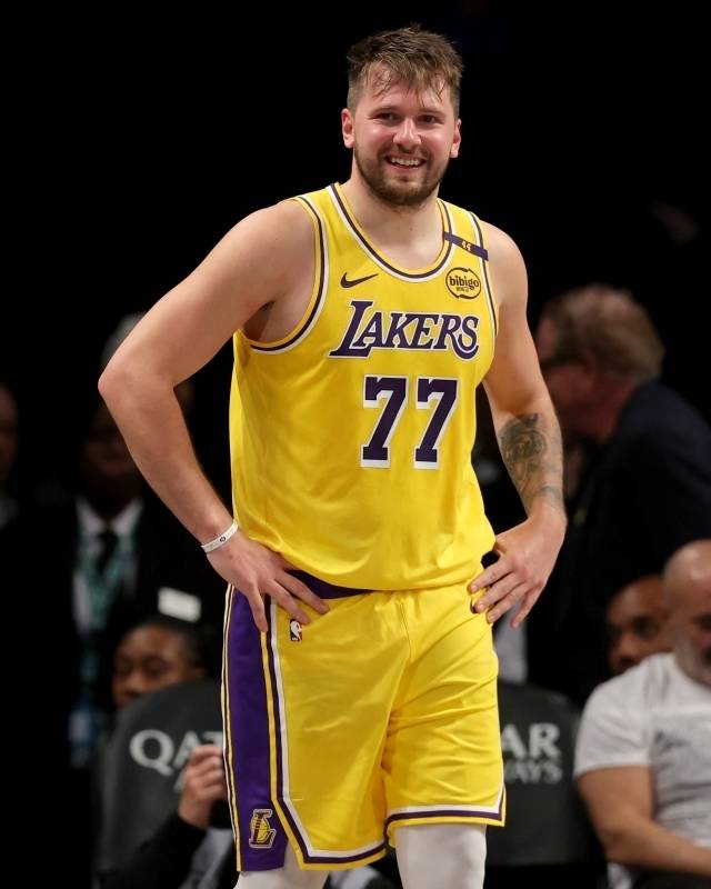 돈치치가 요키치, 아데토쿤보, 마카넨보다 낮은 연봉을 받는 이유는 그의 가치가 떨어져서가 아니다. 지금으로부터 4년 전, 댈러스 매버릭스와 맺은 루키 연장 계약 때문이다. 사진=Brad Penner=연합뉴스 제공