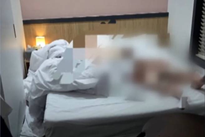 묵고 있던 숙박업소에 만취한 알몸 남성이 침입하는 사건을 겪었으나, 업소 측이 사과 없이 무성의한 태도를 보였다는 사연이 전해졌다. /사진=JTBC '사건반장' 방송 화면