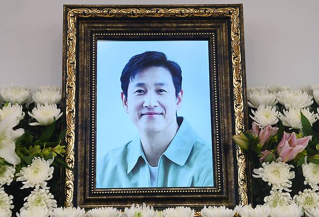 故 이선균의 영정 사진. [사진공동취재단]