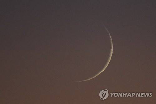 8월 21일(현지시간) 밤 아르헨티나에서 촬영된 그믐달 [AFP=연합뉴스]