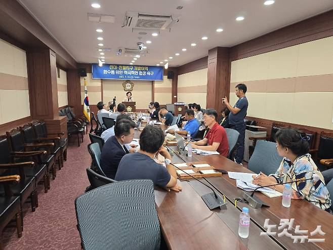 이영란 의원이 기자회견에서 발언하고 있다. 고영호 기자