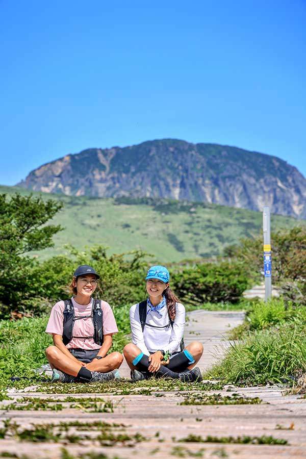 좌 송진화, 우 신영미.