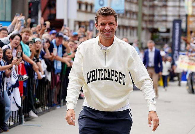 뮐러가 지난 18일 홈팬들의 열렬한 응원 속에 밴쿠버화이트캡스 구장에 출근하고 있다. Getty Images코리아