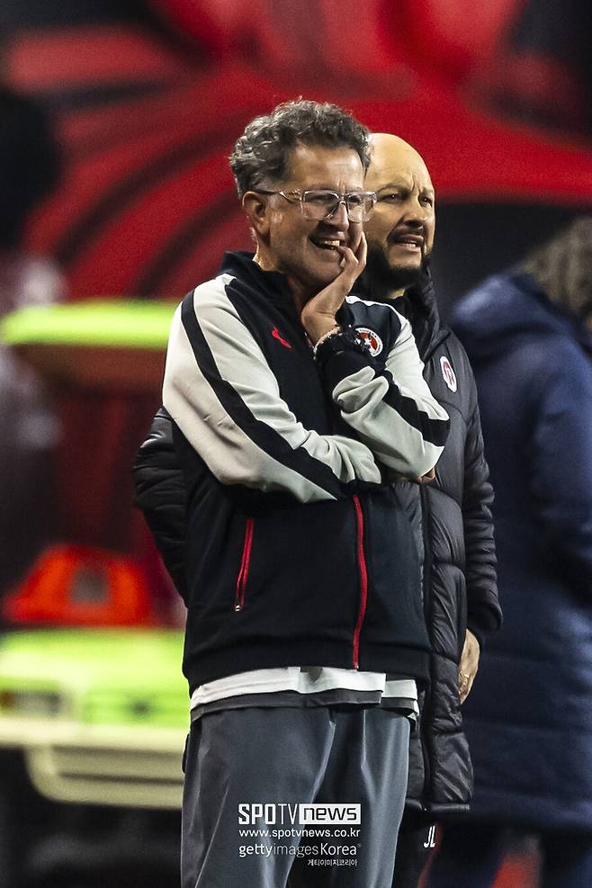 ▲ 중국은 감독 선임에 애를 먹고 있다. 나름 4년 뒤 월드컵 진출을 위해 멀리 내다보는 사령탑을 데려오려고 한다. 다만 조건이 까다로워 마땅한 인물이 거론되지 않는다. 이런 상황에서 9월 A매치를 위해 급히 선임하면 좋은 감독을 데려오지 못할 것이라는 분석에 차라리 대표팀 일정을 지우기로 했다.