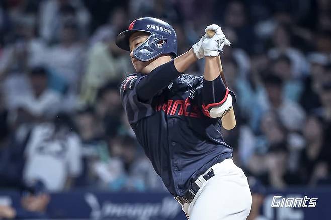 롯데 자이언츠 내야수 손호영이 22일 창원NC파크에서 열린 2025 신한 SOL Bank KBO리그 NC 다이노스와의 팀 간 12차전에서 4회초 1타점 적시타를 기록했다. 사진 롯데 자이언츠