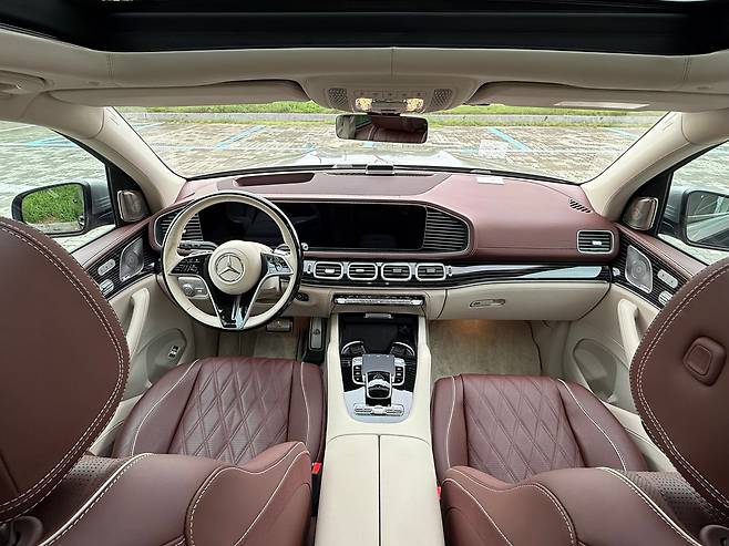메르세데스 마이바흐 GLS 600 4MATIC 마누팍투어 운전석과 조수석./이윤정 기자